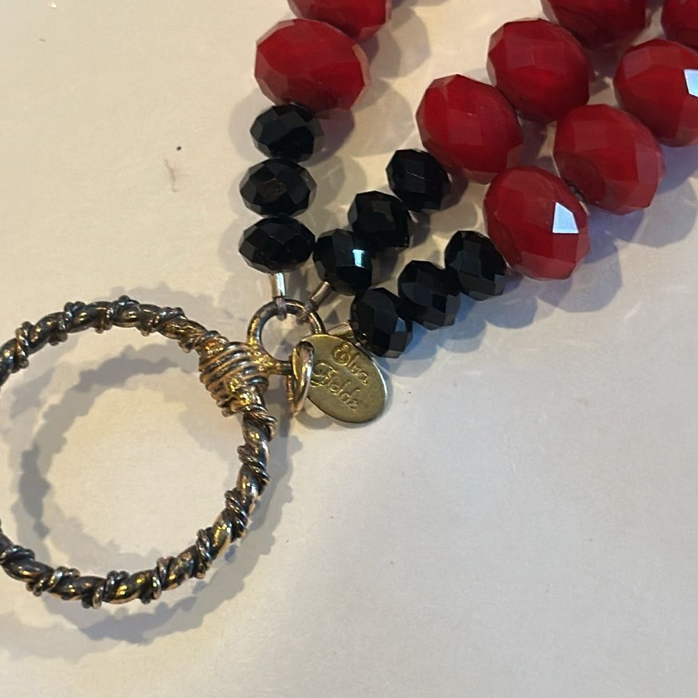 Elva Fields Red Triple-Strand Beaded Necklace with Black Flower Brooch Vintage - Picture 6 of 6